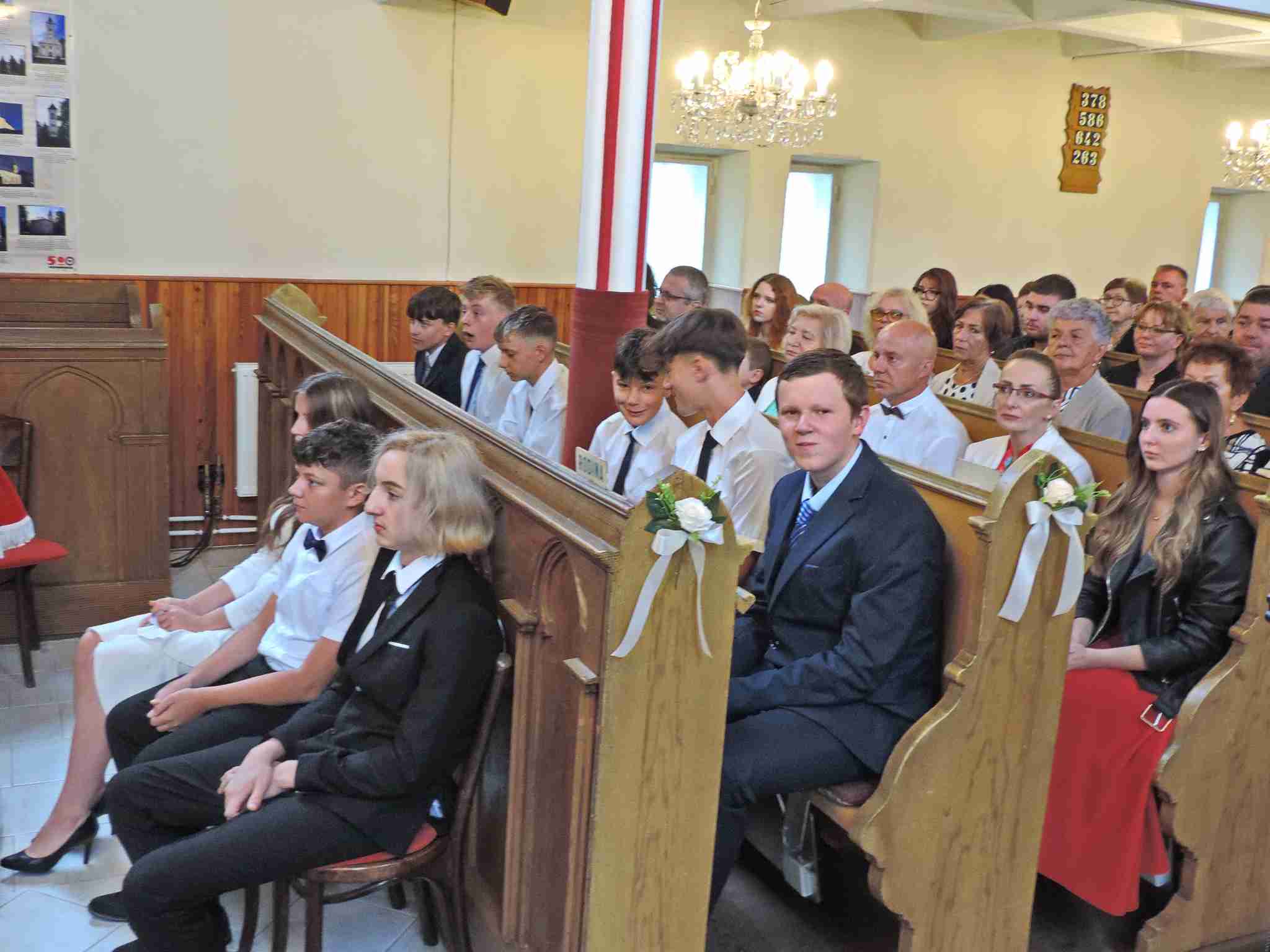 8 Konfirmandi a spoločenstvo