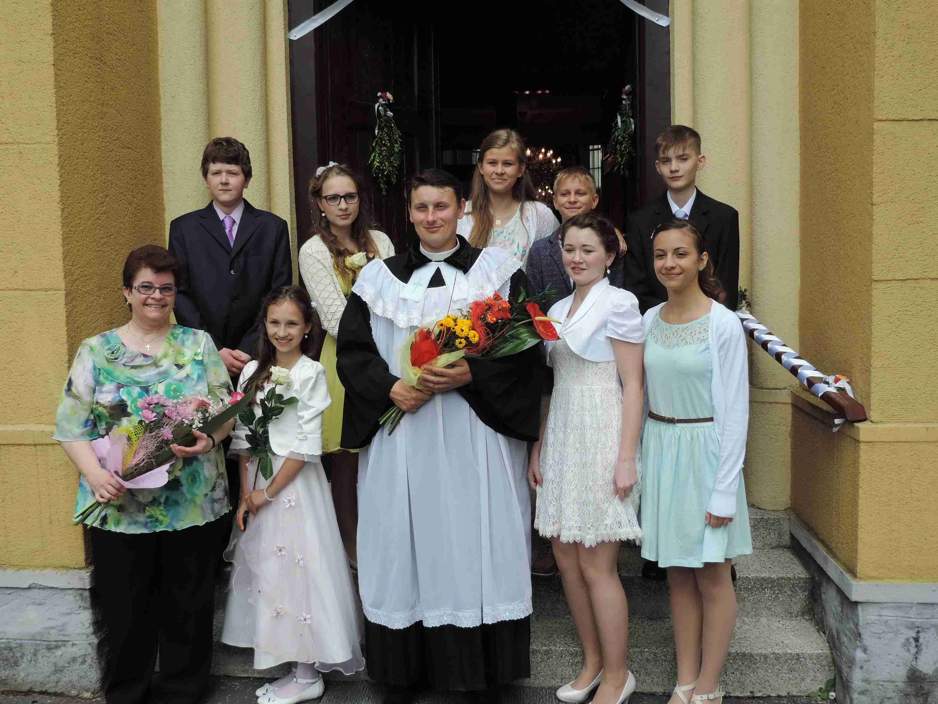 Pred kostolom
